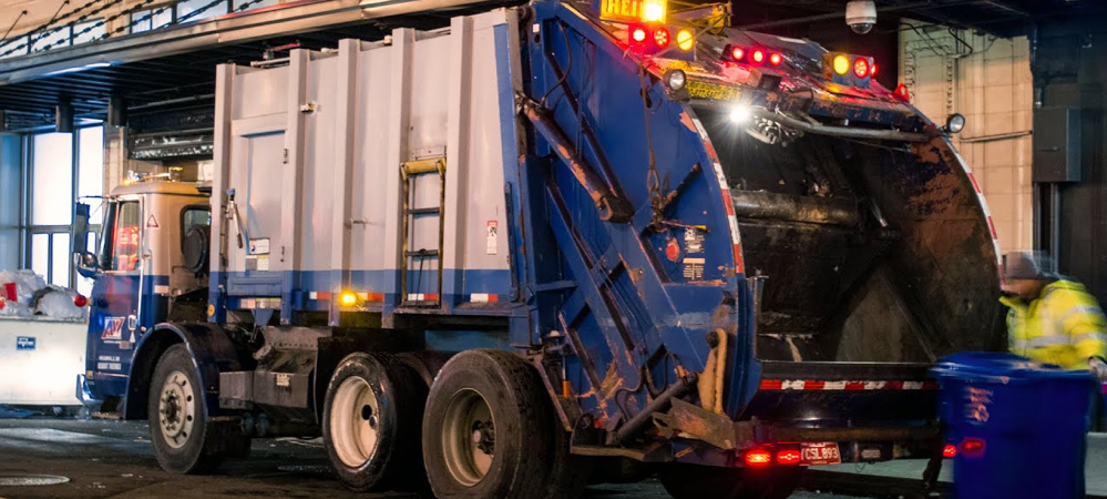 Duża śmieciarka zdjęcie