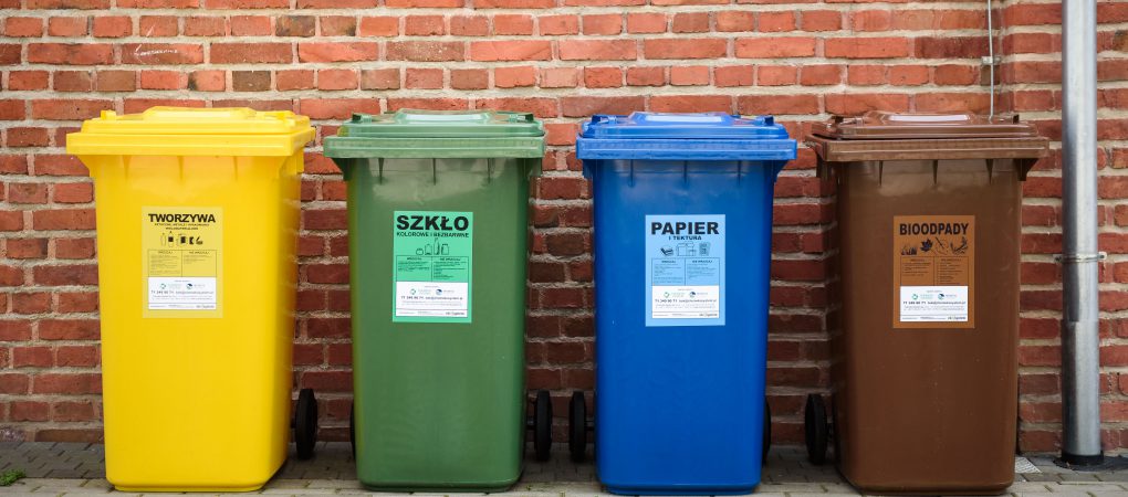 zdjęcie pojemników na różne odpady
